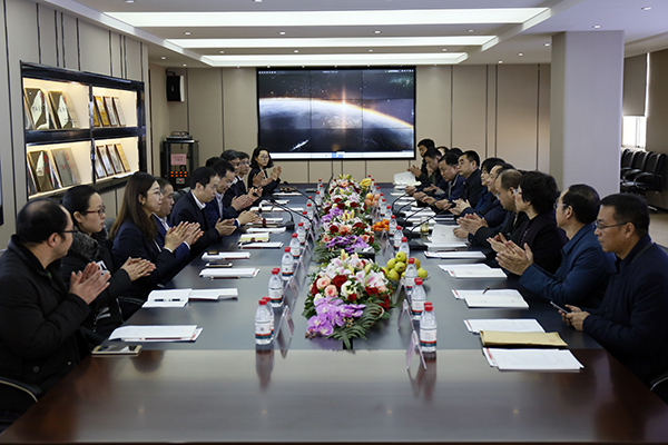 河北省工业和信息化厅厅长龚晓峰莅临尊龙凯时人生就是博